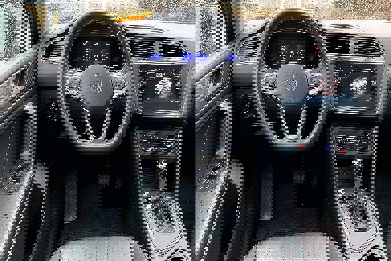 Used 2022 Volkswagen Tiguan SE w/ Panoramic Sunroof Package image 6