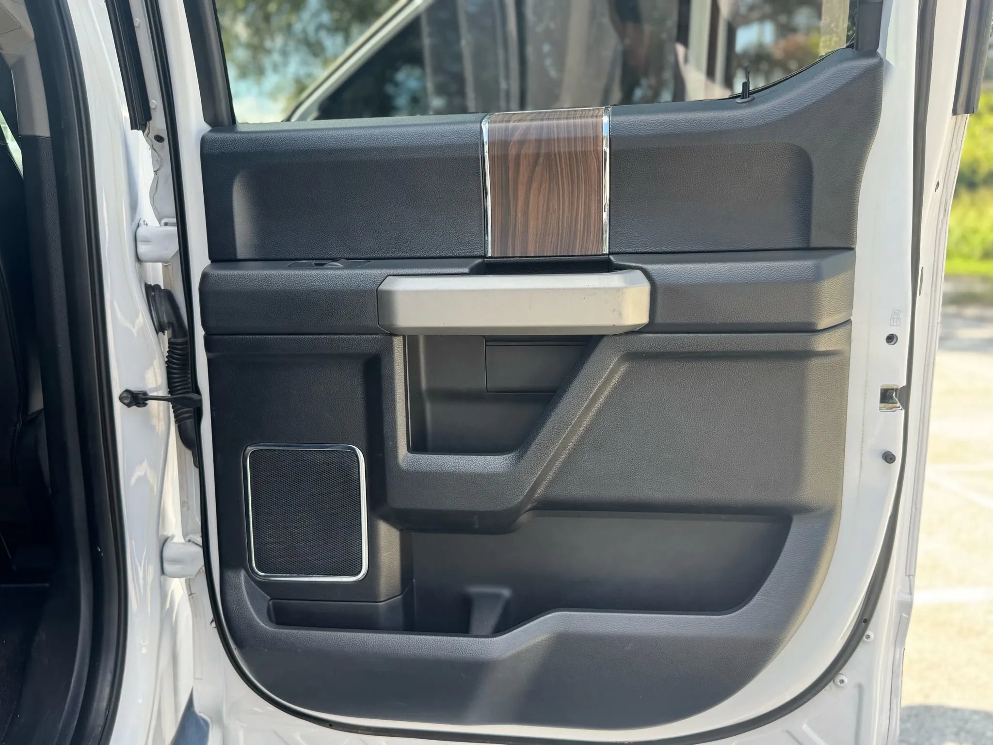 Used 2017 Ford F150 Lariat image 16