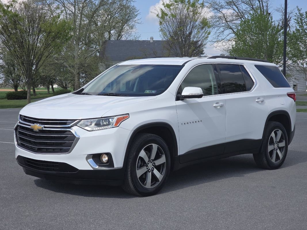 Used 2020 Chevrolet Traverse LT w/ LT Premium Package FWD image 4