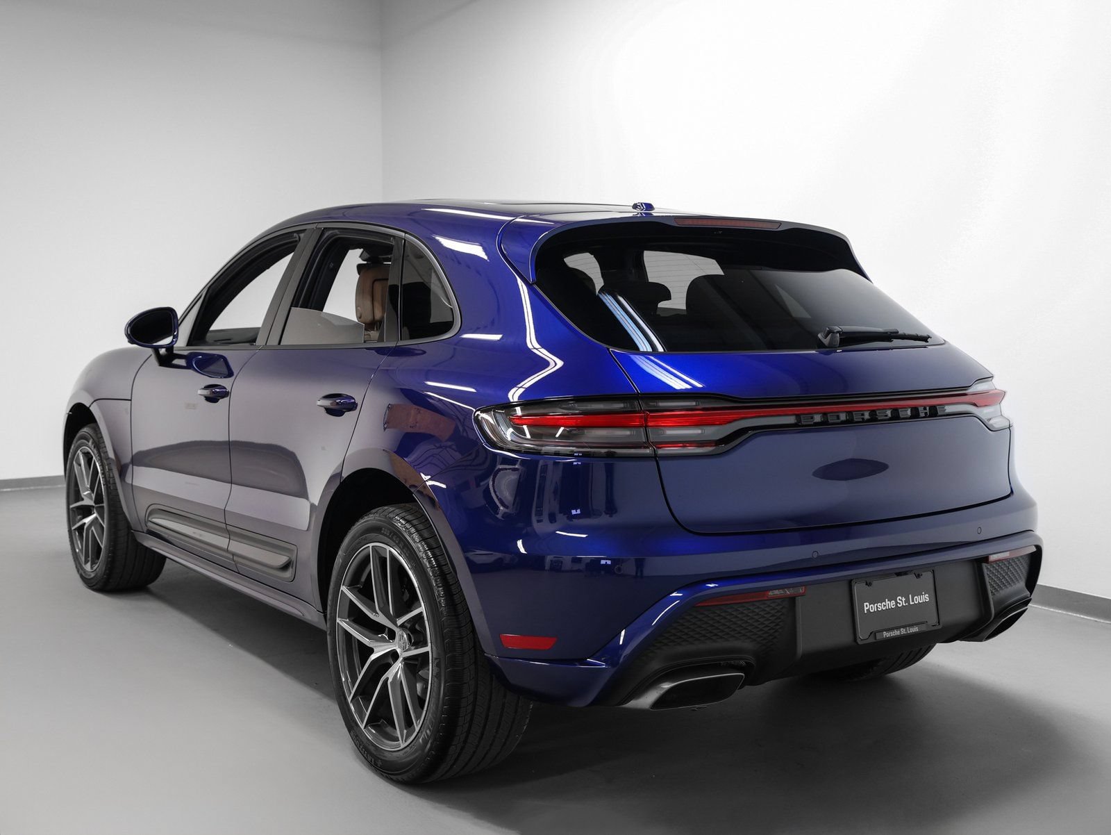 Certified 2026 Porsche Macan AWD/4WD image 3