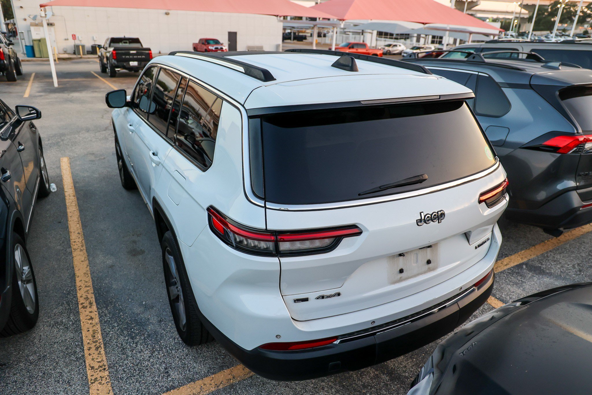 Used 2021 Jeep Grand Cherokee L Limited AWD/4WD image 9