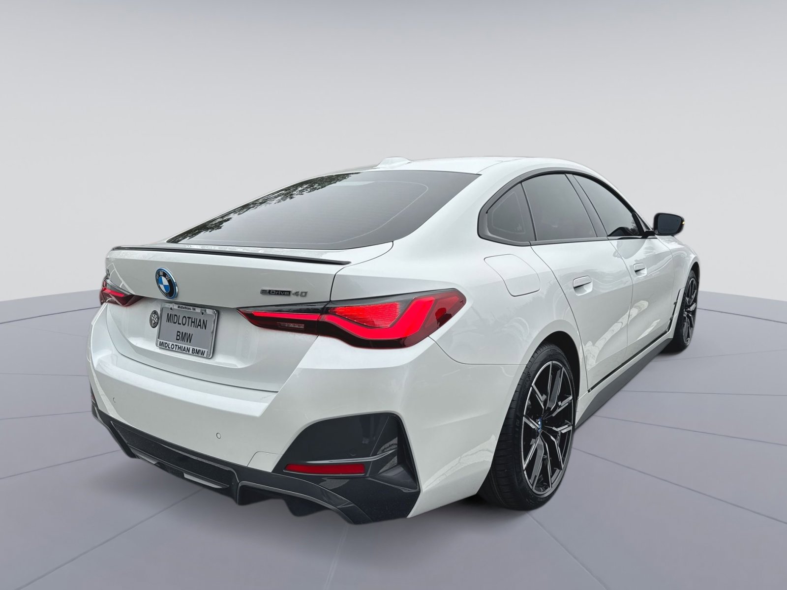 Used 2023 BMW i4 eDrive40 w/ M Sport Package image 29