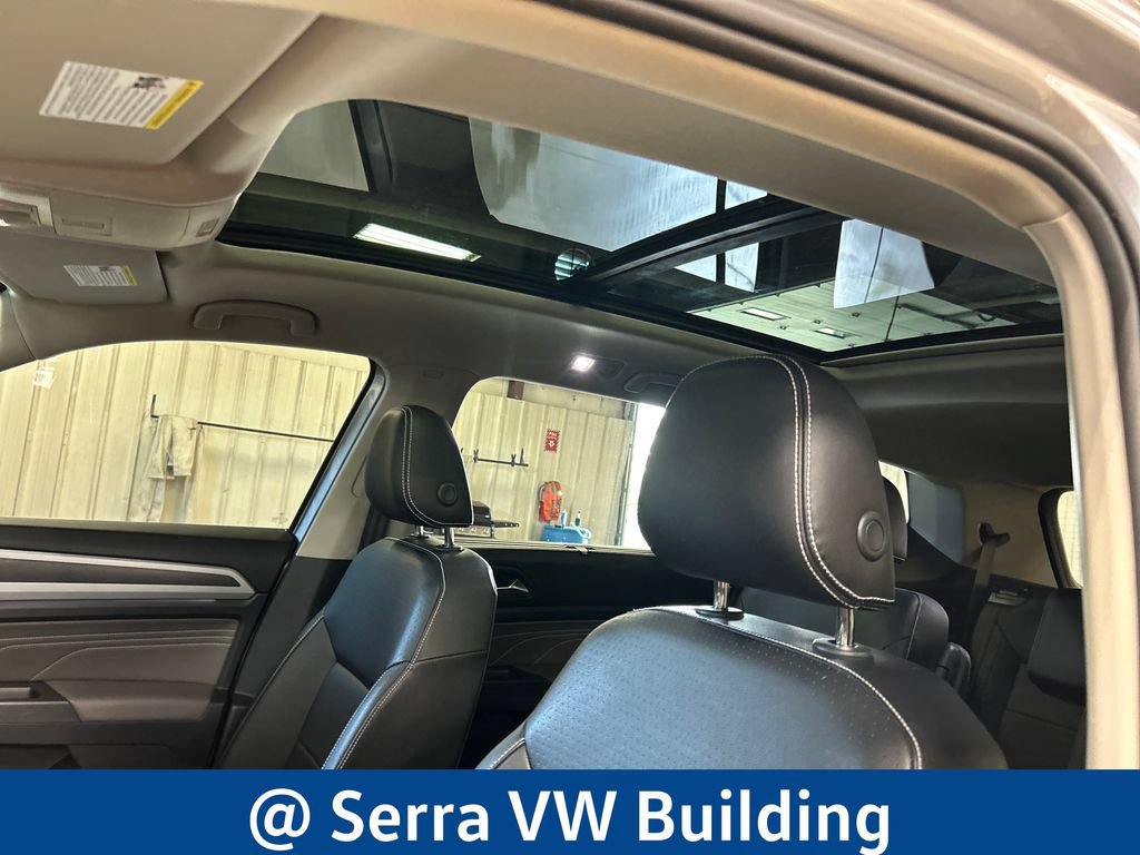 Certified 2022 Volkswagen Atlas SEL R-Line AWD/4WD image 14