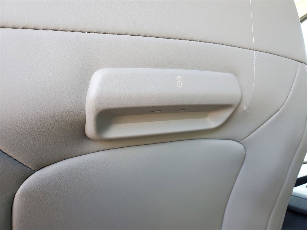 New 2025 Ford Expedition Active image 28