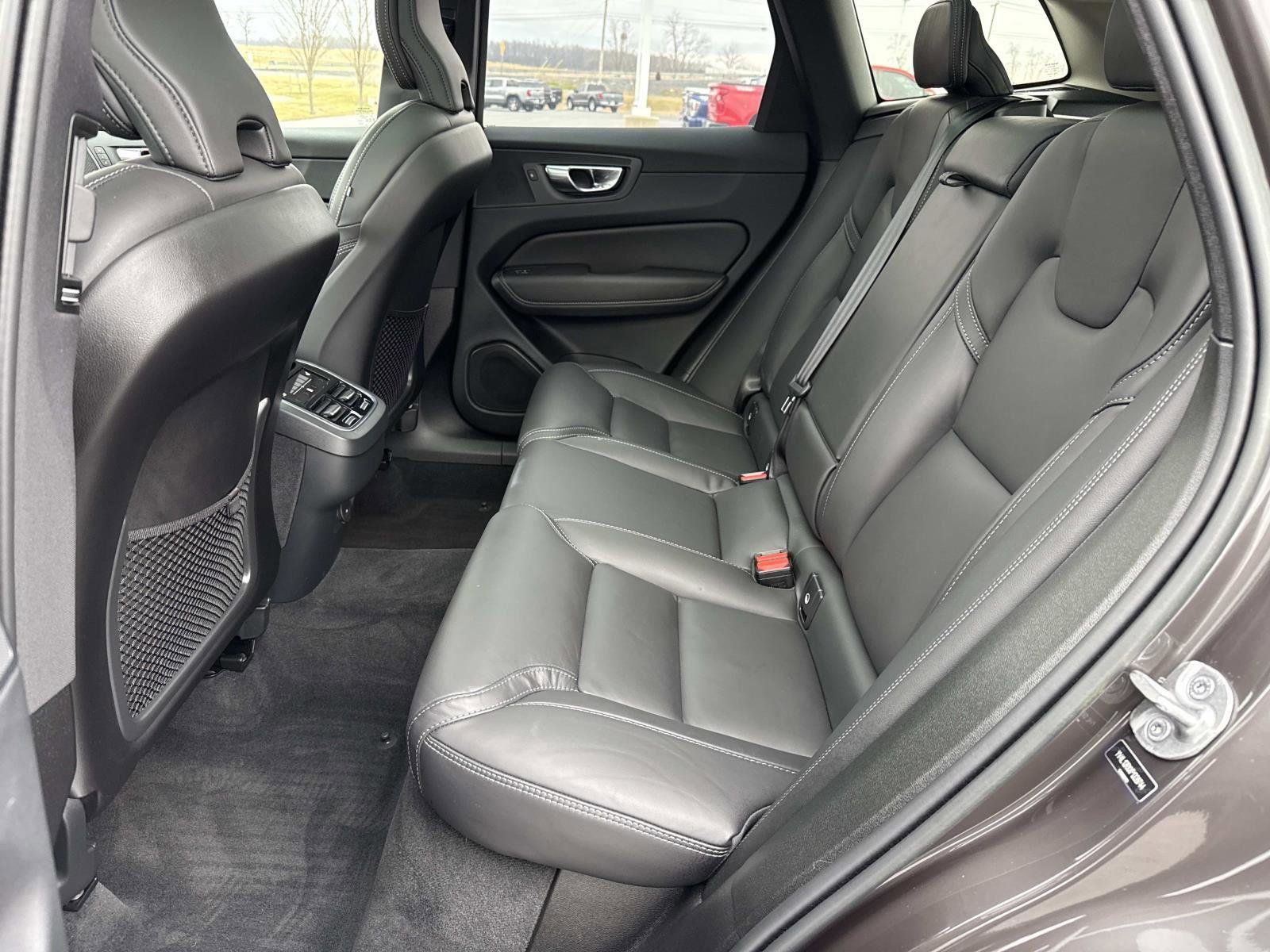 Used 2023 Volvo XC60 B5 Ultimate w/ Climate Package image 22