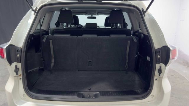 Used 2015 Toyota Highlander LE FWD image 32