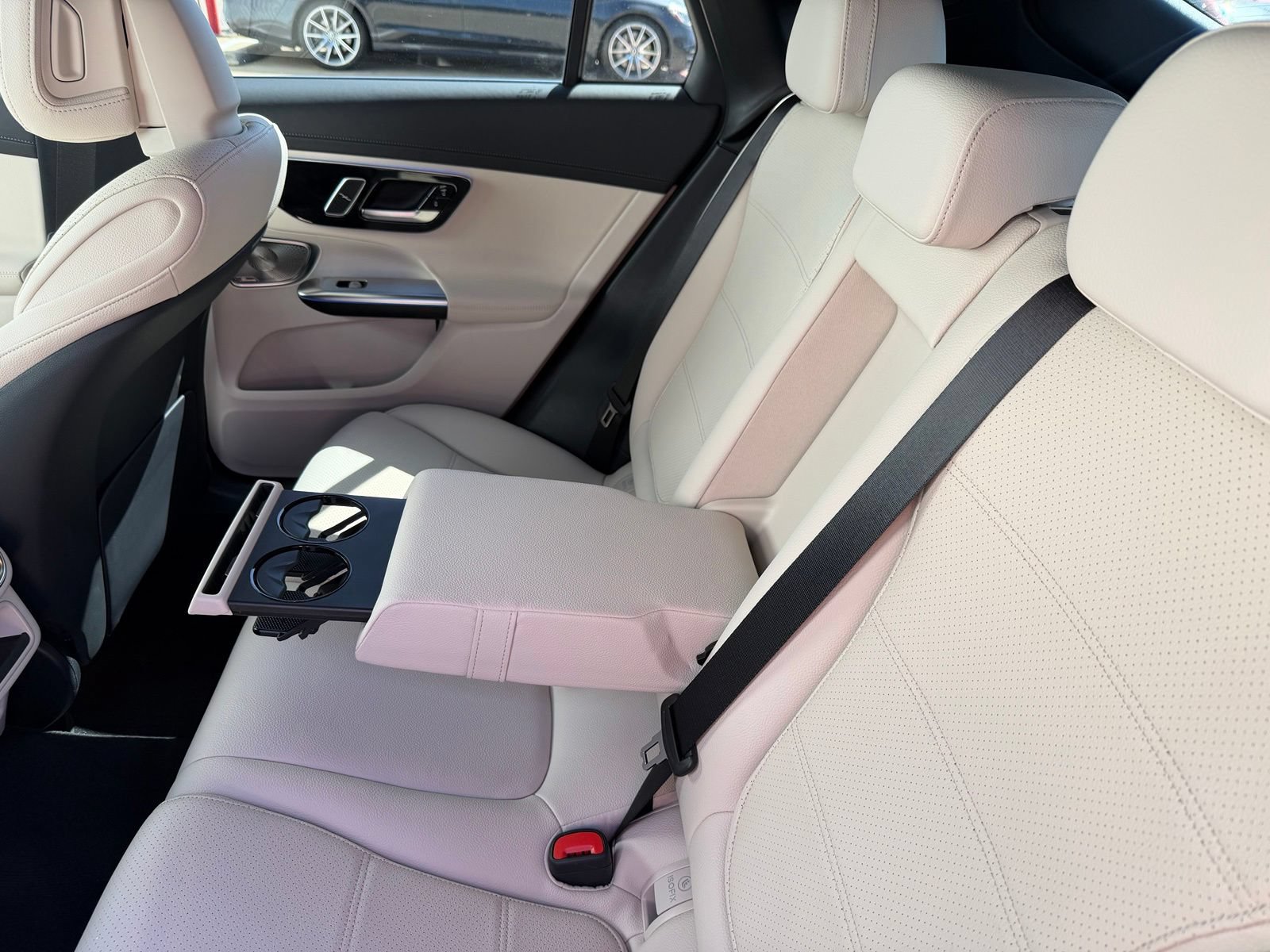 Used 2025 Mercedes-Benz GLC 300 4MATIC image 30