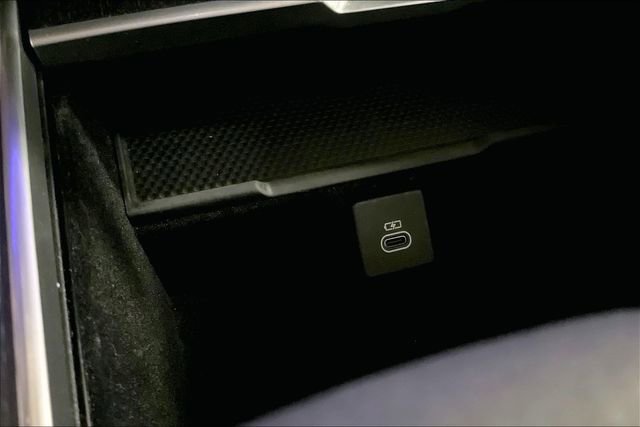 Used 2023 Land Rover Range Rover SE image 32