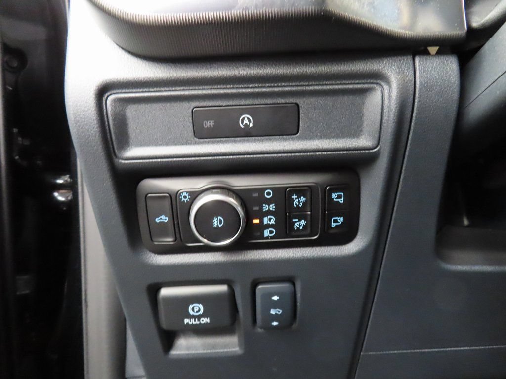 Used 2025 Ford F150 Lariat AWD/4WD image 44