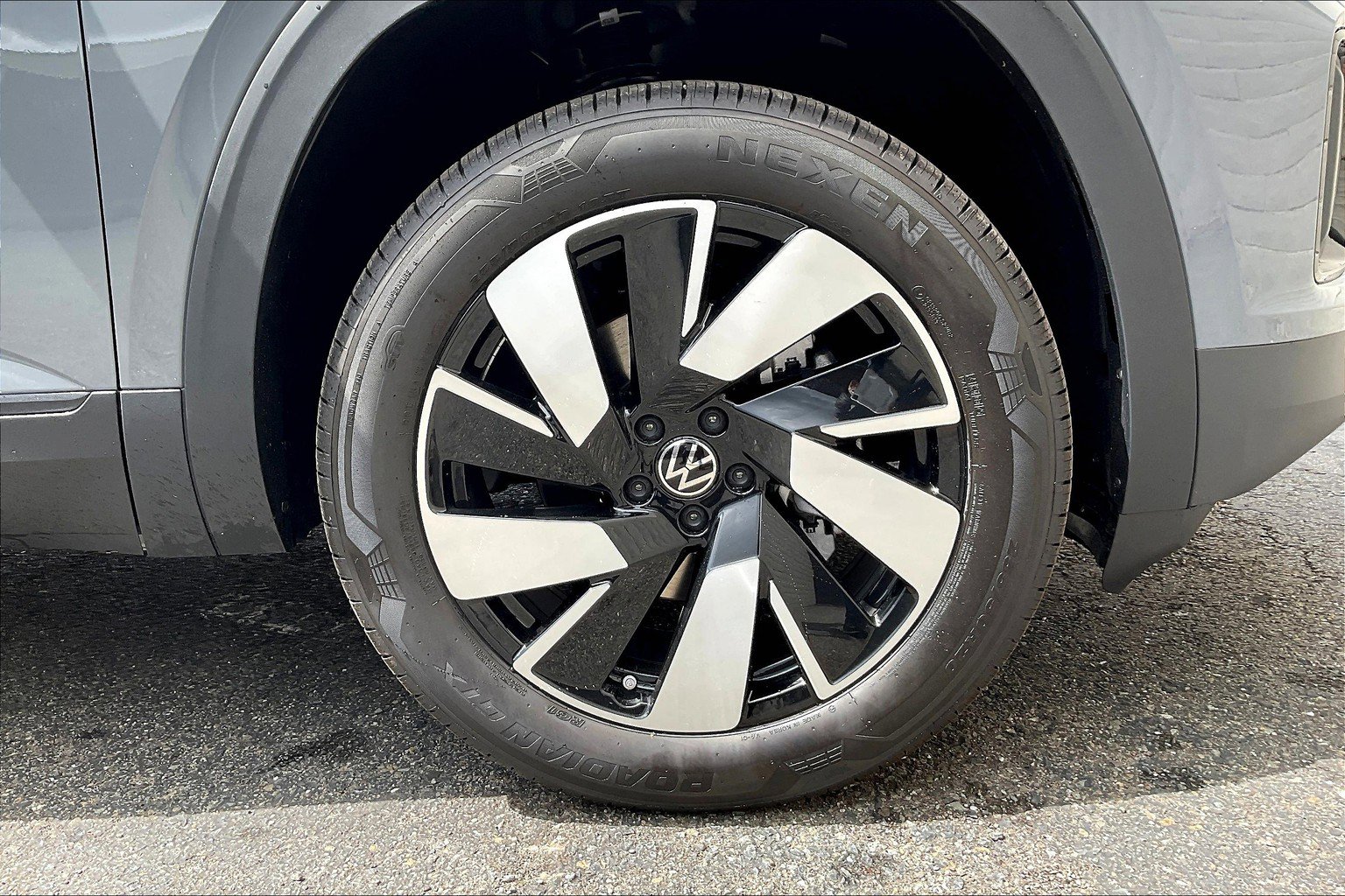 New 2025 Volkswagen Atlas Cross Sport SE FWD image 10