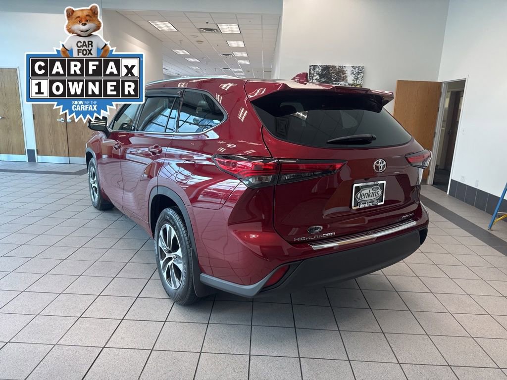 Used 2020 Toyota Highlander XLE AWD/4WD image 16