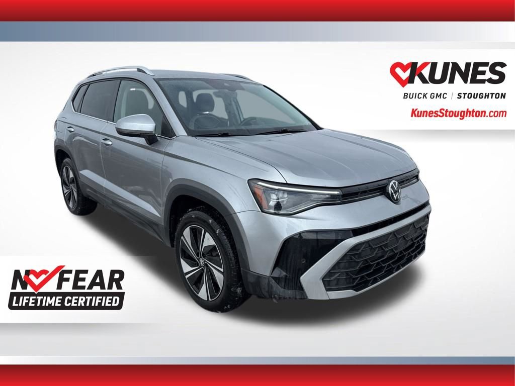 Used 2025 Volkswagen Taos SE AWD/4WD image 3