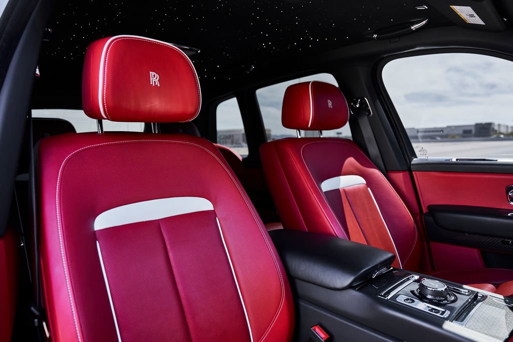 Used 2024 Rolls-Royce Cullinan Black Badge w/ Dark Exterior Package image 47