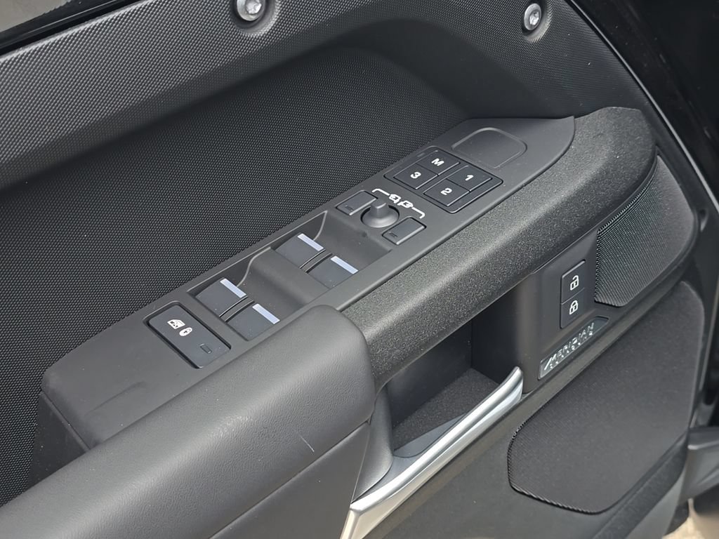 New 2026 Land Rover Defender 110 V8 AWD/4WD image 11