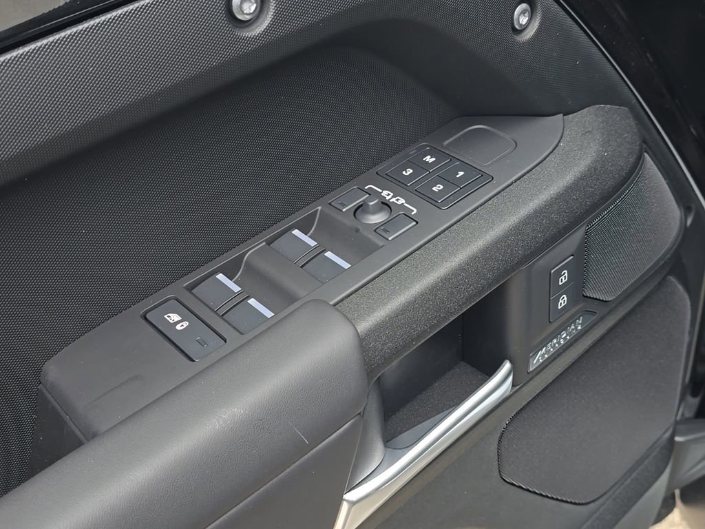 New 2026 Land Rover Defender 110 V8 AWD/4WD image 11