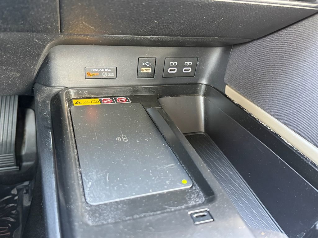 Used 2025 Toyota Camry LE image 27