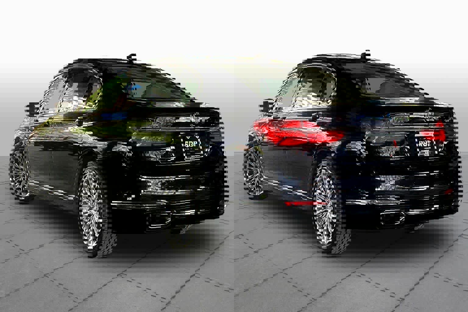 Used 2018 BMW 750i image 11