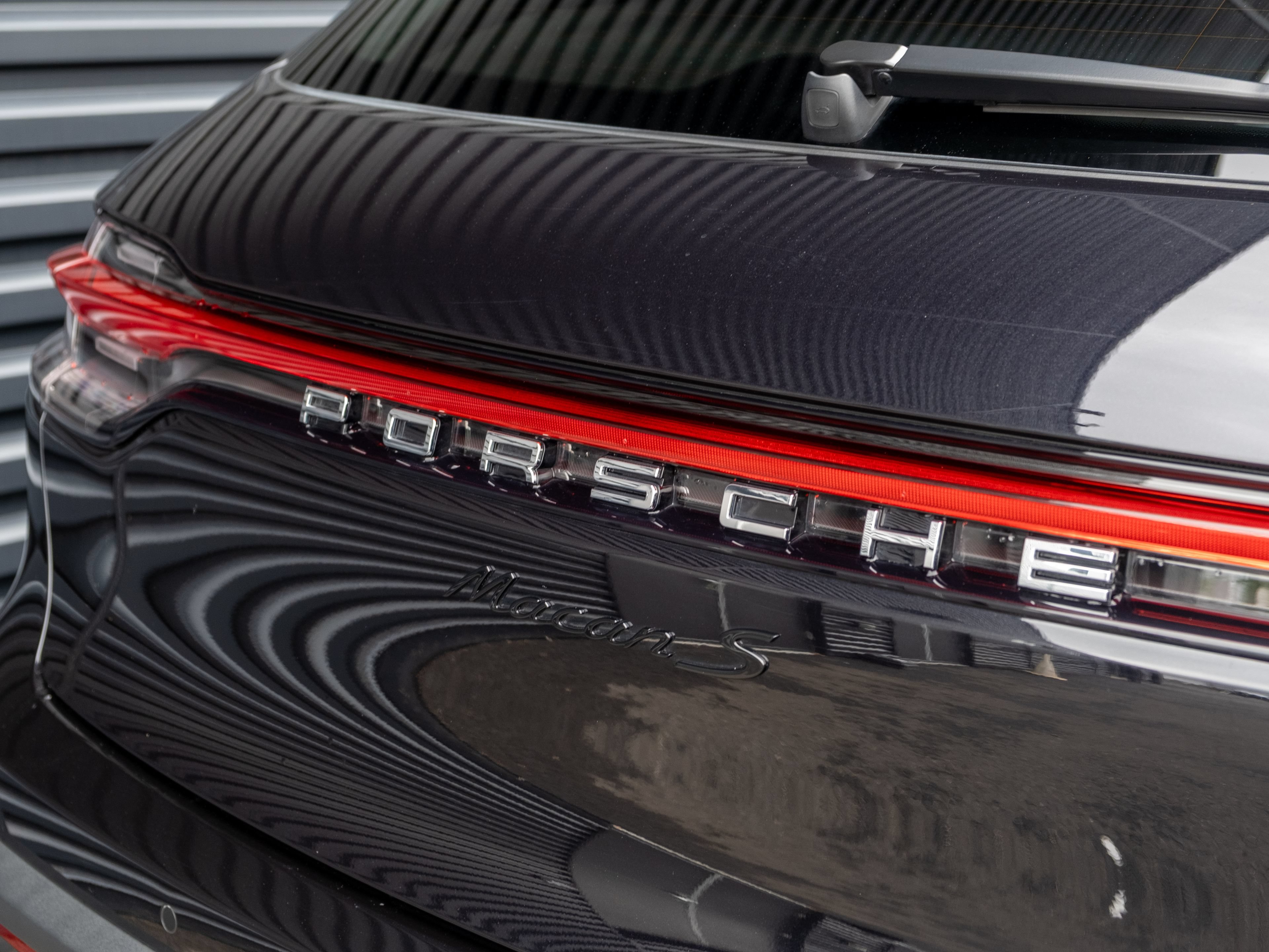 Certified 2025 Porsche Macan S AWD/4WD image 21
