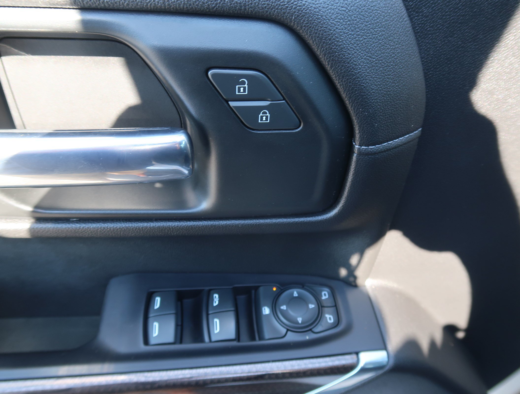 Used 2020 Chevrolet Silverado 1500 LT Trail Boss AWD/4WD image 18