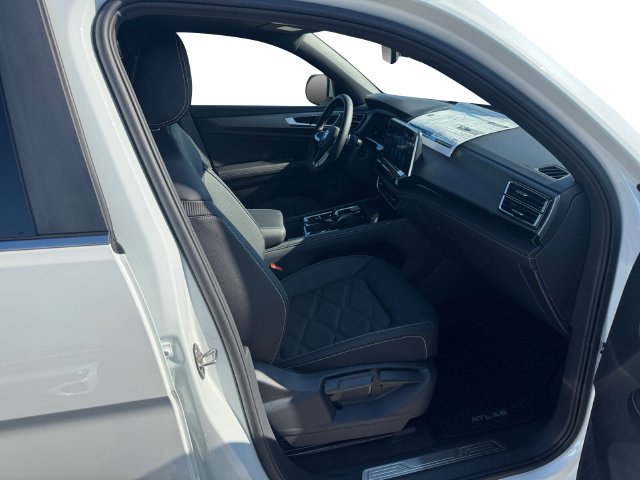 New 2026 Volkswagen Atlas Cross Sport SE FWD image 14