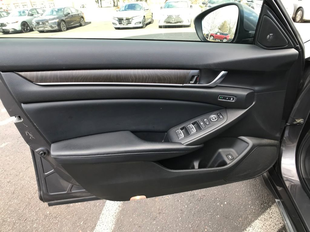 Used 2018 Honda Accord Touring image 16