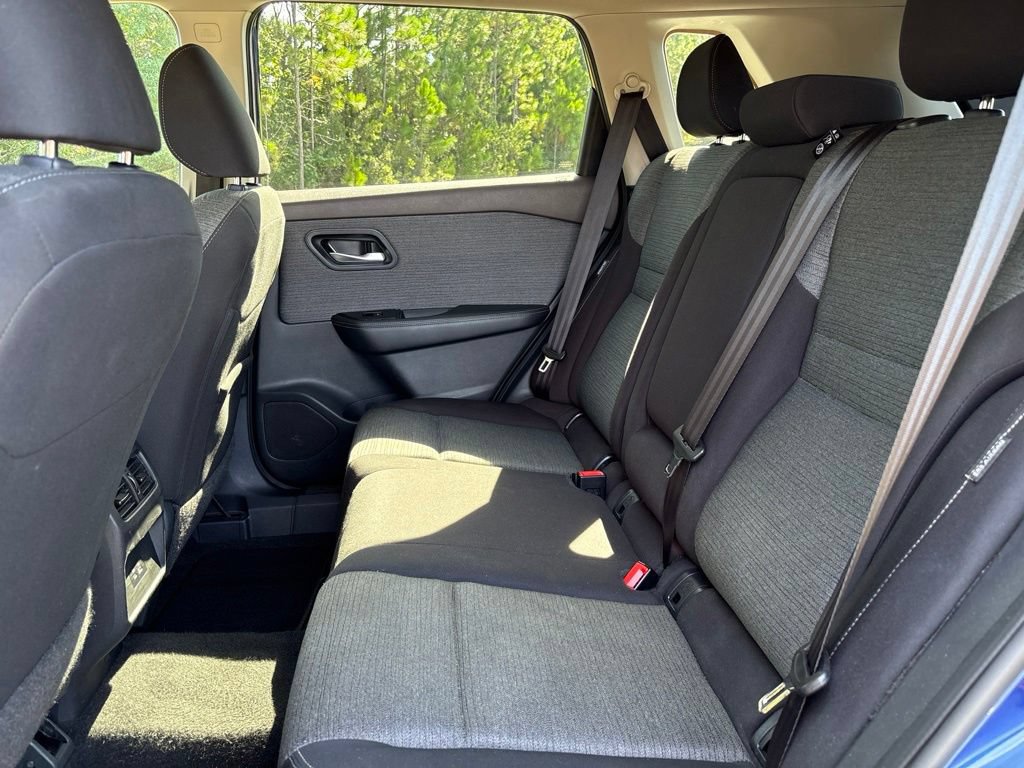 Used 2023 Nissan Rogue SV FWD image 25