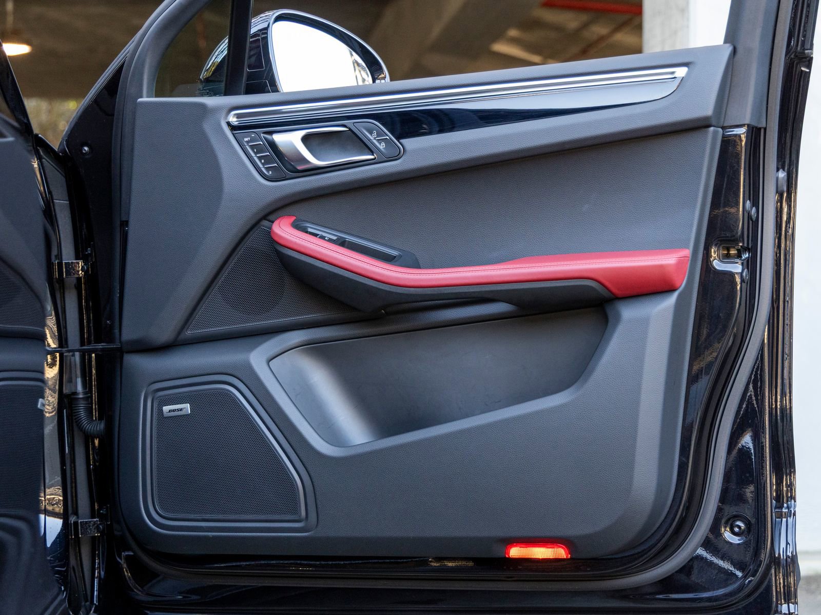 Certified 2025 Porsche Macan image 55