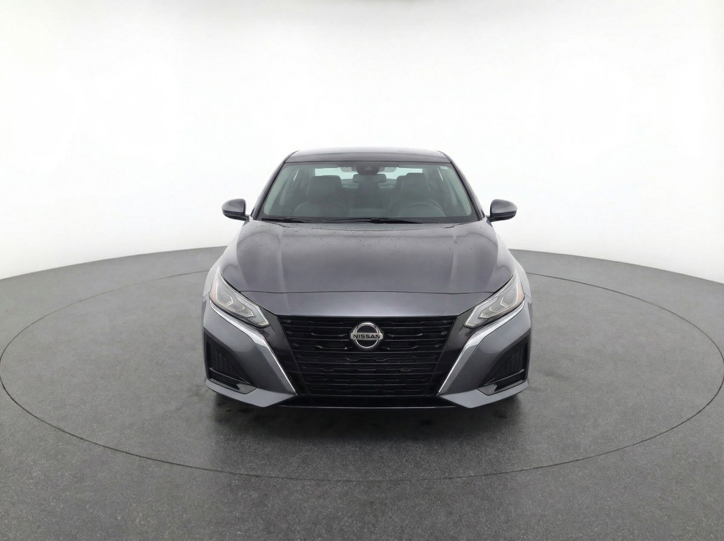 Used 2024 Nissan Altima 2.5 SV image 2