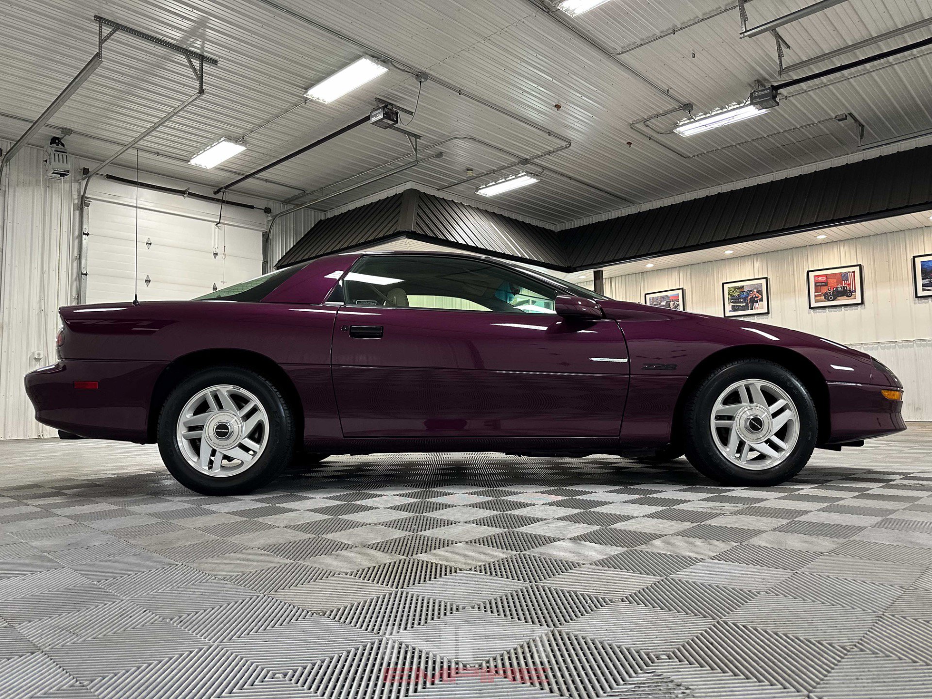 Used 1995 Chevrolet Camaro Z28 RWD image 17
