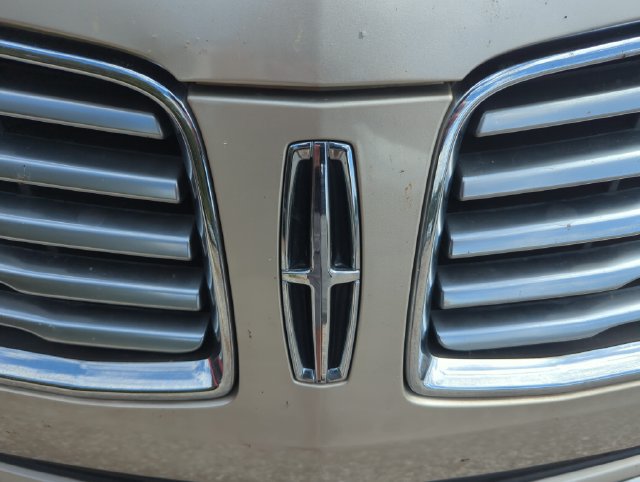 Used 2017 Lincoln MKC Reserve FWD image 5