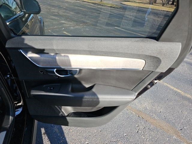 Used 2023 Volvo V90 B6 Cross Country Plus image 17