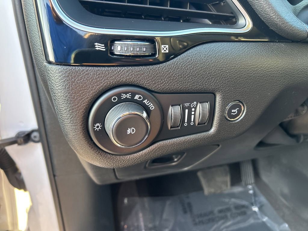 Used 2023 Jeep Cherokee Altitude Lux image 36
