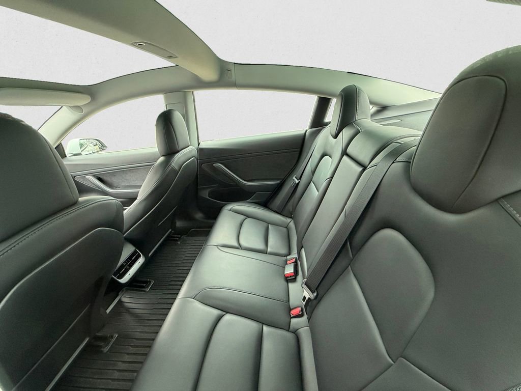 Used 2021 Tesla Model 3 Standard Range Plus image 9