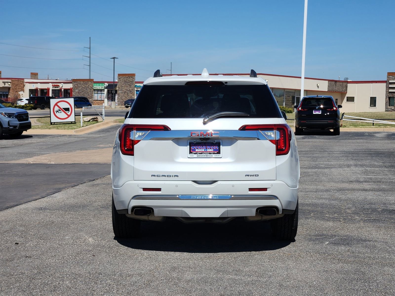 Used 2022 GMC Acadia Denali w/ Denali Technology Package image 8