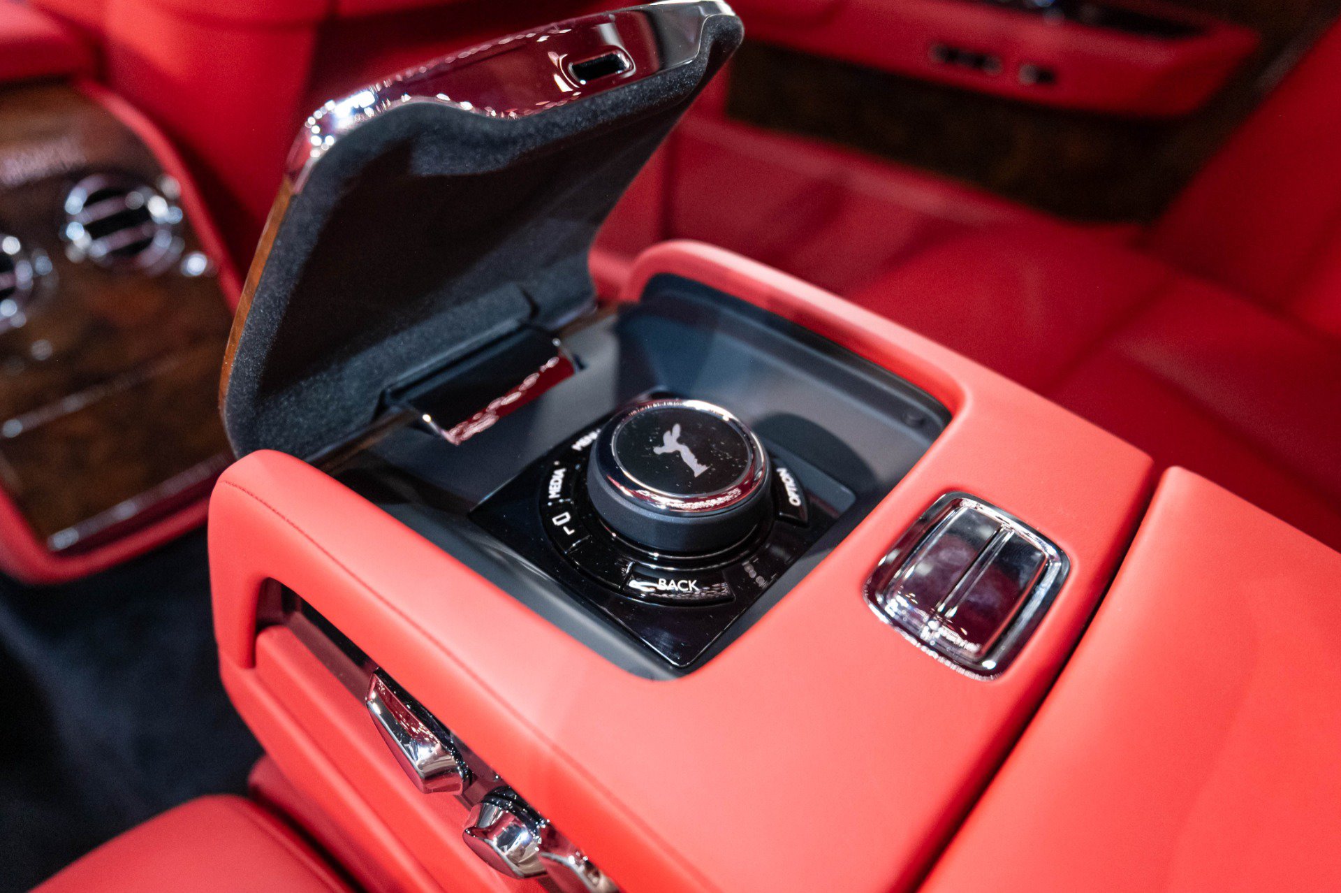 Used 2019 Rolls-Royce Phantom Sedan RWD image 29