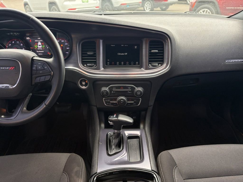 Used 2018 Dodge Charger SXT w/ Blacktop Package RWD image 12