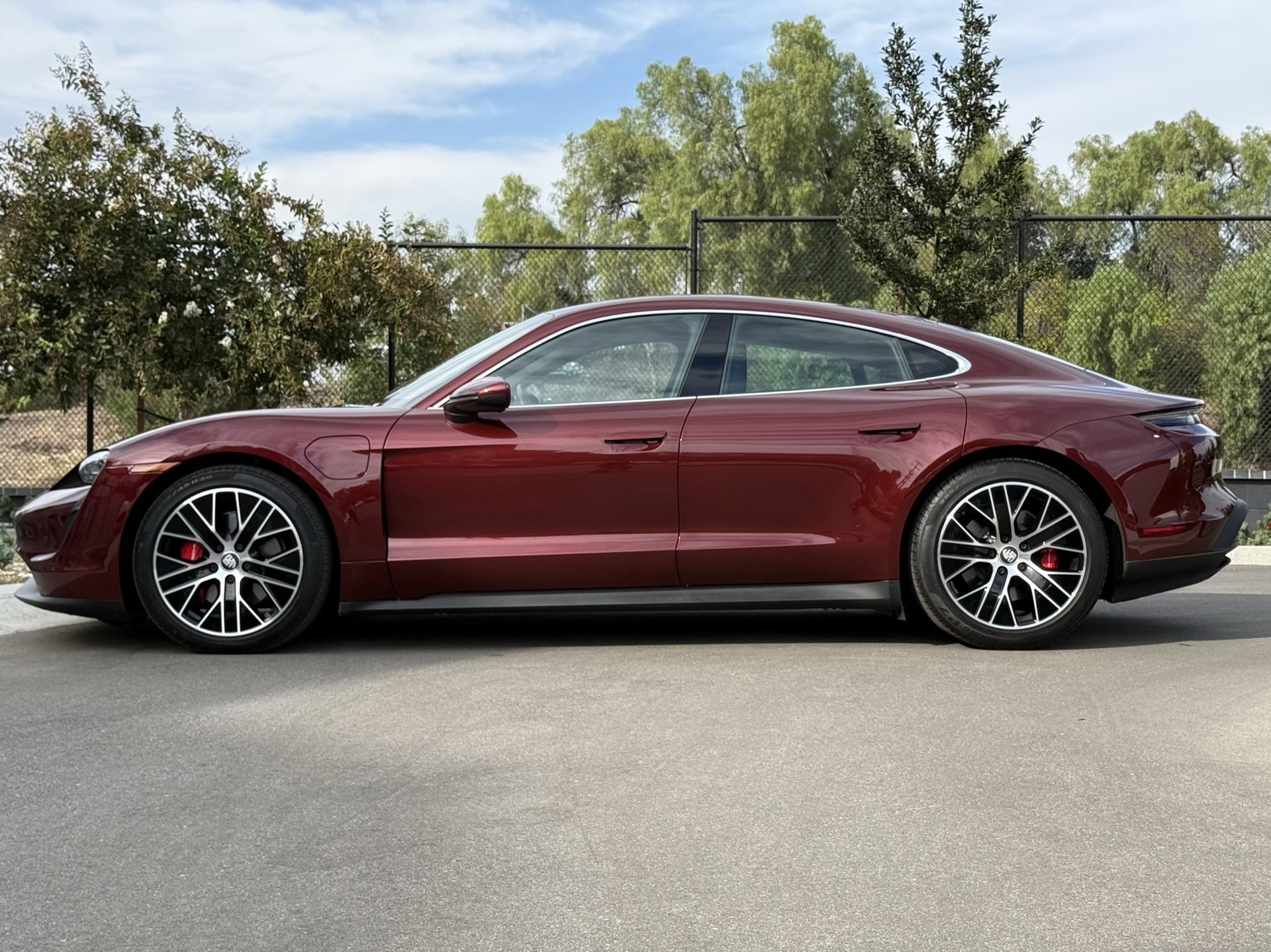 Certified 2022 Porsche Taycan 4S image 2