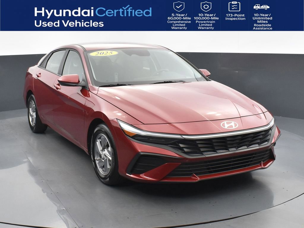 Used 2025 Hyundai Elantra SE image 1