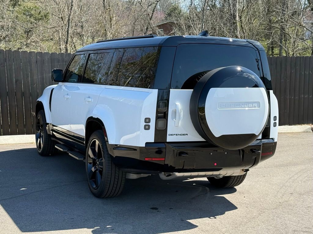 New 2026 Land Rover Defender 130 X-Dynamic SE image 3