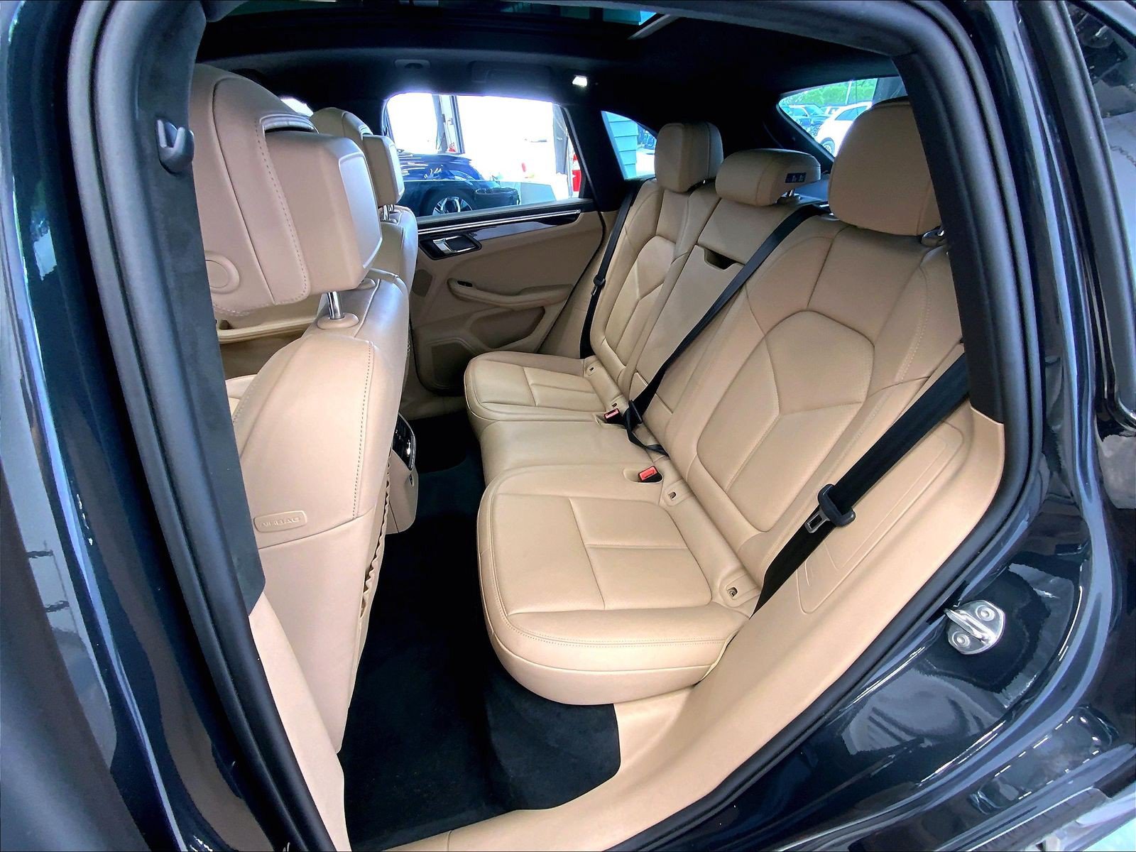 Certified 2024 Porsche Macan AWD/4WD image 24