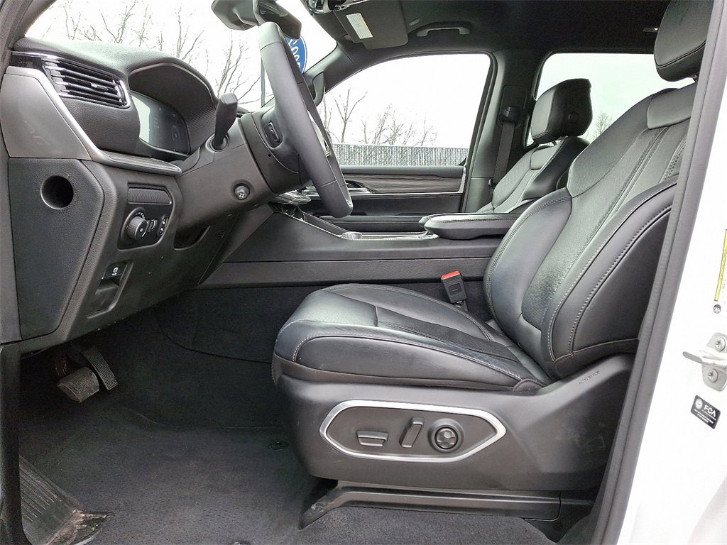 Used 2023 Jeep Wagoneer Series III w/ Preferred Equipment Group image 17