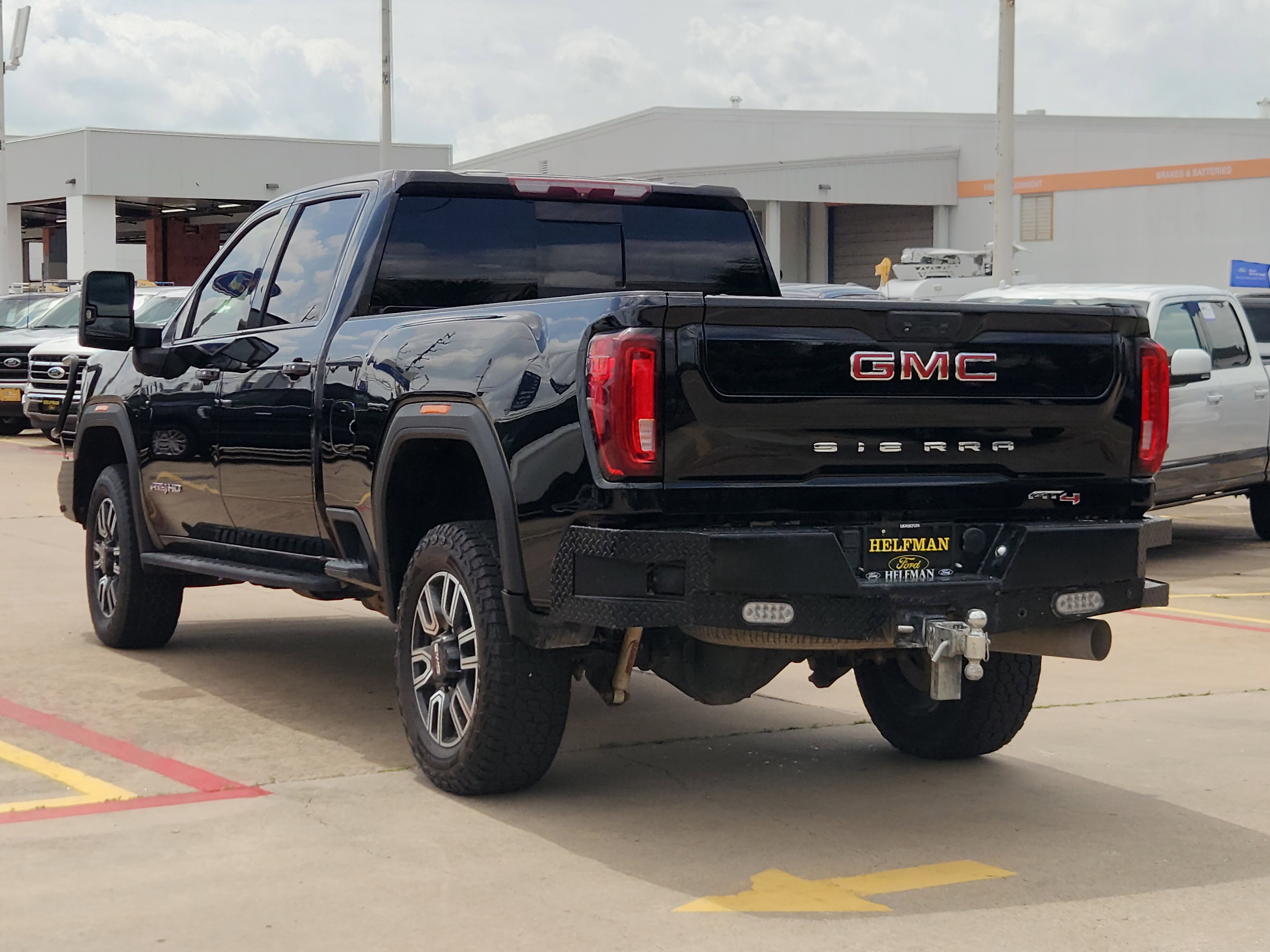 Used 2022 GMC Sierra 2500 AT4 w/ AT4 Preferred Package AWD/4WD image 3
