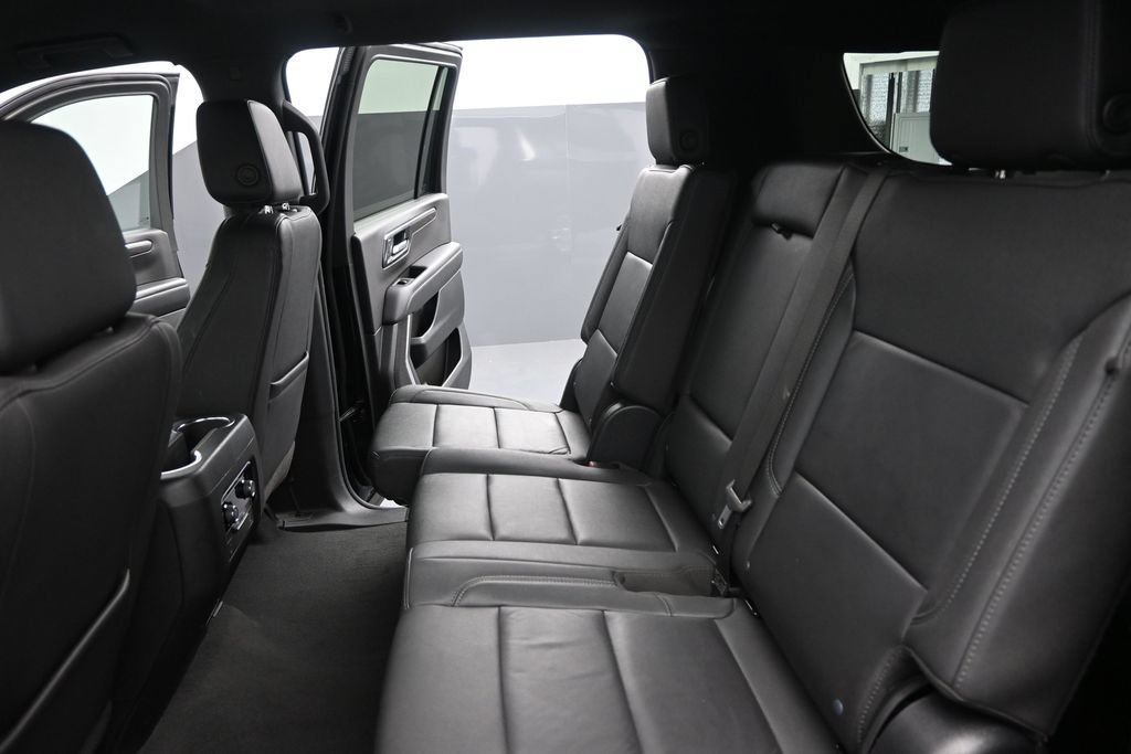 Used 2025 Chevrolet Suburban LT AWD/4WD image 15