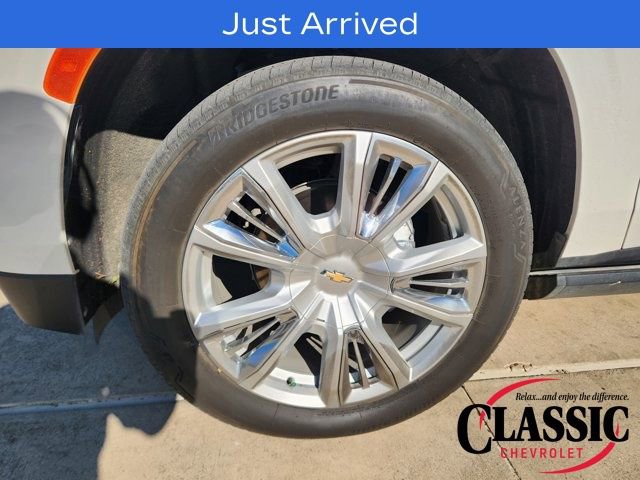 Used 2023 Chevrolet Suburban High Country w/ Premium Package image 15