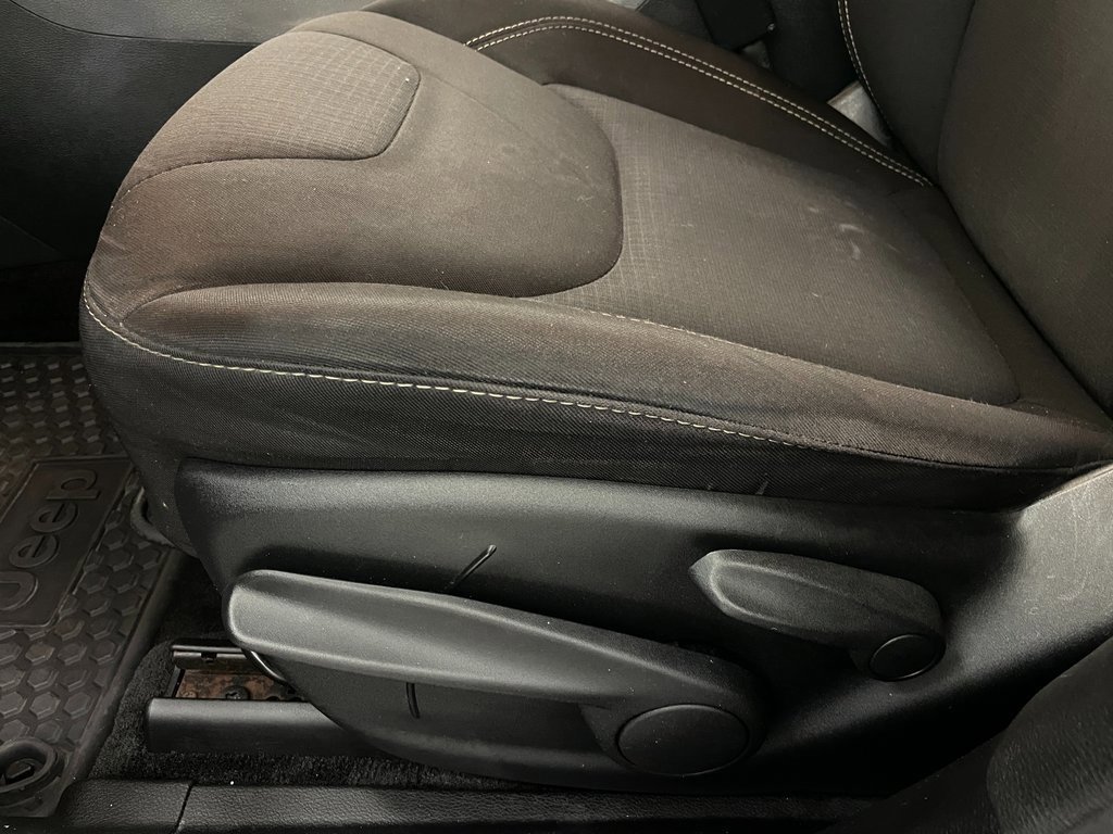 Used 2015 Jeep Cherokee Latitude w/ Cold Weather Group image 20