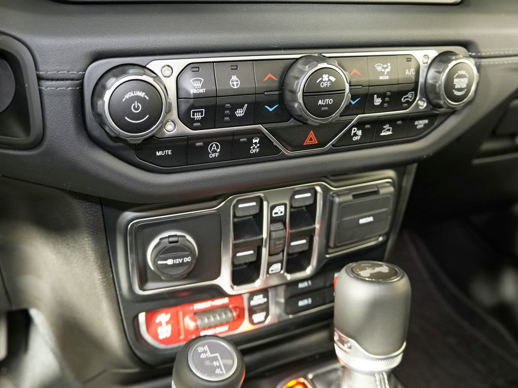 Used 2024 Jeep Wrangler Unlimited Rubicon w/ Dual Top Group AWD/4WD image 27