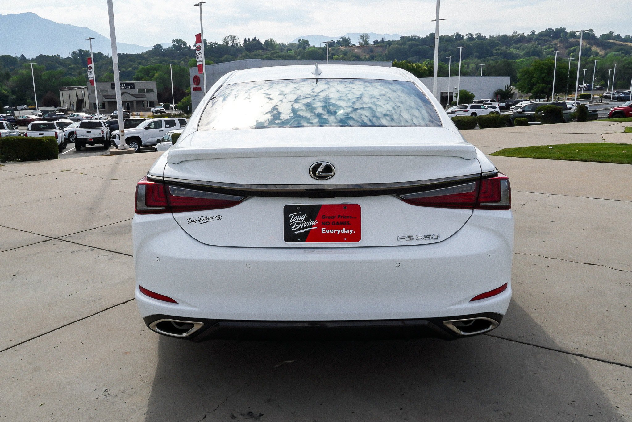 Used 2023 Lexus ES 350 F Sport w/ Accessory Package (Z2) FWD image 7