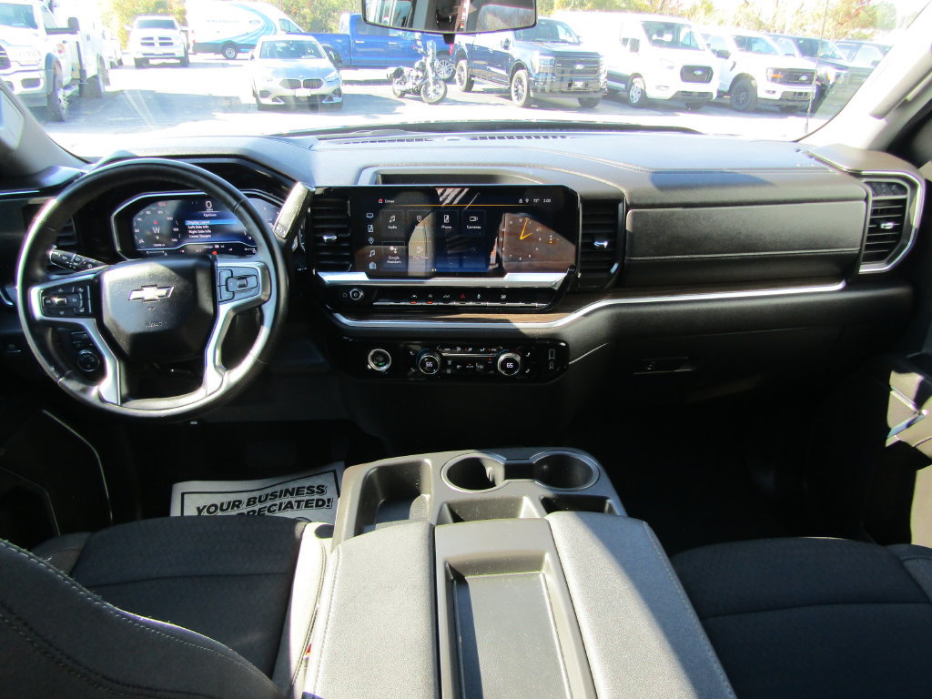 Used 2024 Chevrolet Silverado 1500 LT AWD/4WD image 18