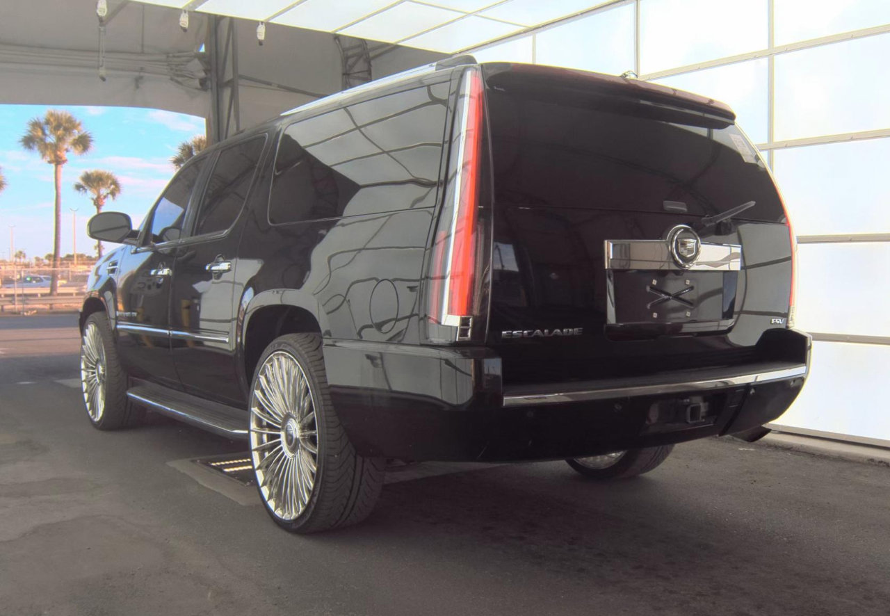 Used 2007 Cadillac Escalade ESV AWD w/ Information Package image 2