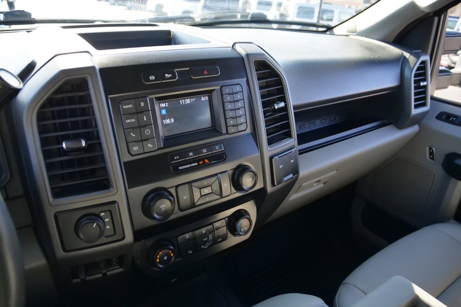 Used 2022 Ford F250 XL w/ Power Equipment Group image 11